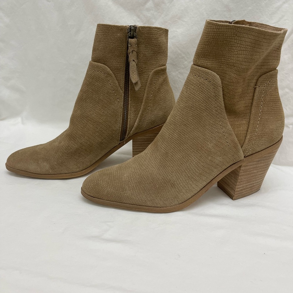 SPLENDID Women's Tan Suede Ankle Booties. 8.5. Non smoking. Worn twice.